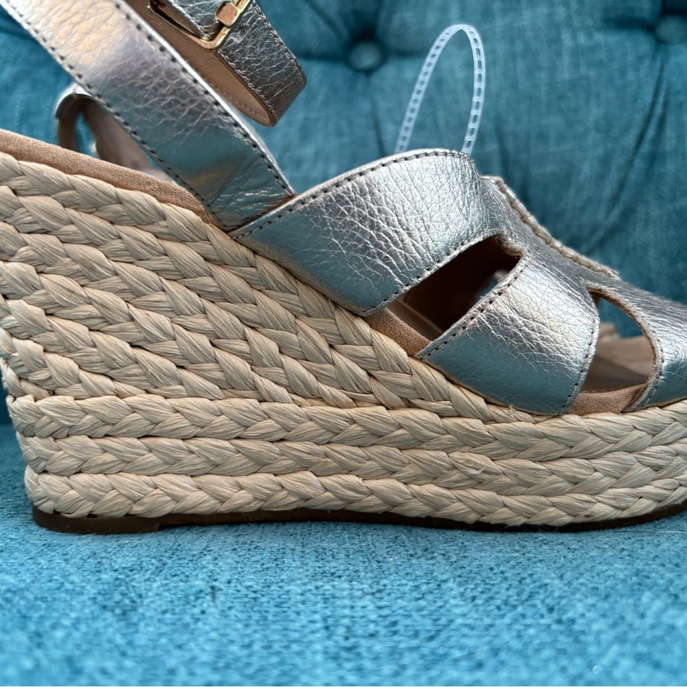 BRAND NEW UGG careena platform sandal in gold metallic, size 8 - Picture 9 of 11